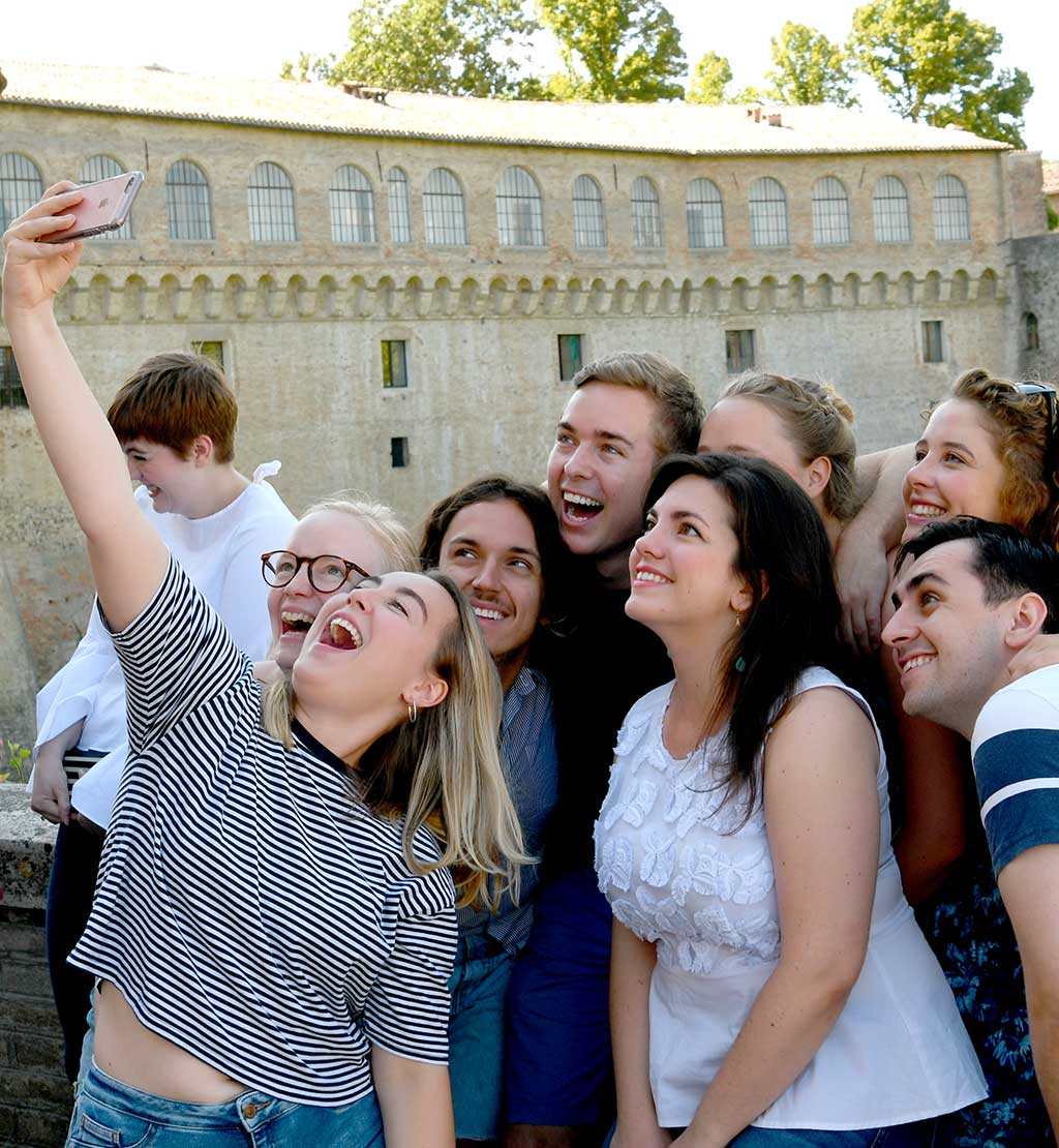 ANDIAMO! Programma di lingua e cultura italiana per gruppi