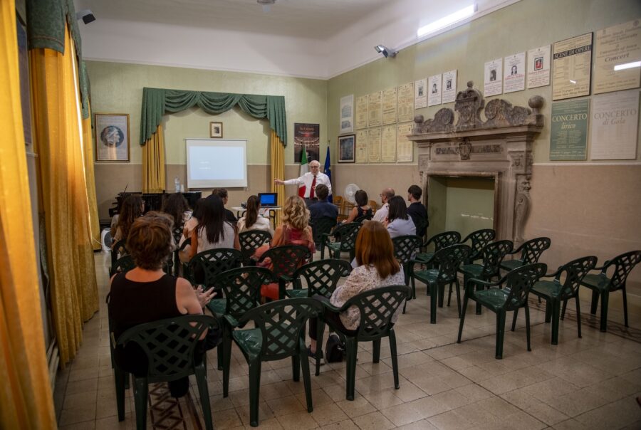 Work with us - Centro Studi Italiani