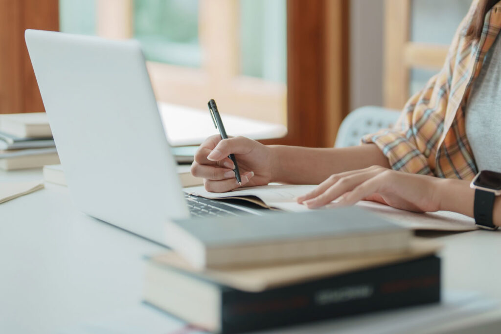 Where to study the Italian language online?